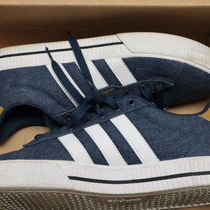 Adidas classic sneakers Mens size 8